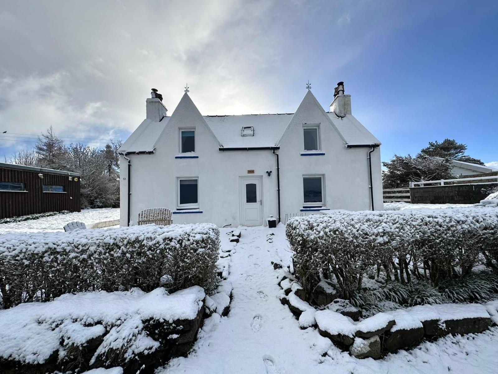 Carnmhor, Isle Of Skye - Stunning 242 Year Old Cottage On Its Own Sea Shore! Breakish Exterior foto