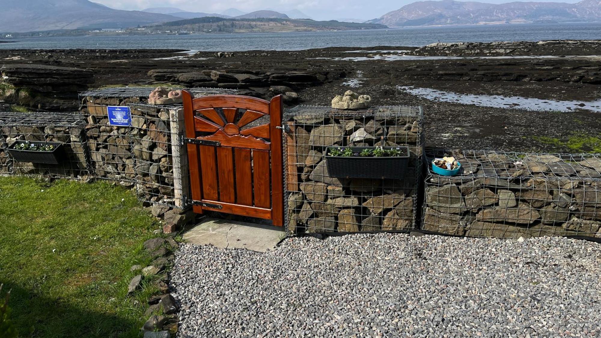 Carnmhor, Isle Of Skye - Stunning 242 Year Old Cottage On Its Own Sea Shore! Breakish Exterior foto